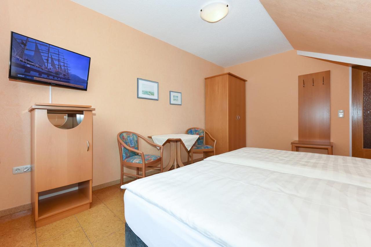 Hotel-Pension Altes Siel Bensersiel Exterior photo